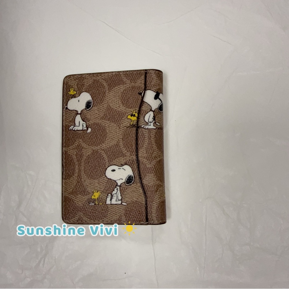 NWT Coach X Peanuts Id Card Wallet In Signature Canvas With Snoopy Print CBK50 - Picture 3 of 5